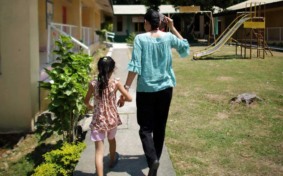 Philippinen: Die 9-jährige Minda lebt in einem von UNICEF unterstützten Hilfezentrum © UNICEF/Estey Philippinen: Die 9-jährige Minda lebt in einem von UNICEF unterstützten Hilfezentrum