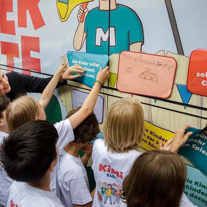 Der Kinderrechtebus geht auf Tour! © Felix Zahn, Photothek Der Kinderrechtebus geht auf Tour! © Felix Zahn, Photothek