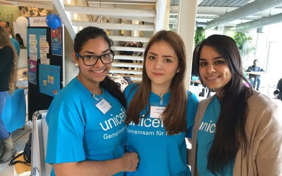 Das UNICEF-JuniorTeam Stuttgart bei ihrer Aktion für die Kinderrechte © UNICEF-JuniorTeam Stuttgart Das UNICEF-JuniorTeam Stuttgart bei ihrer Aktion für die Kinderrechte