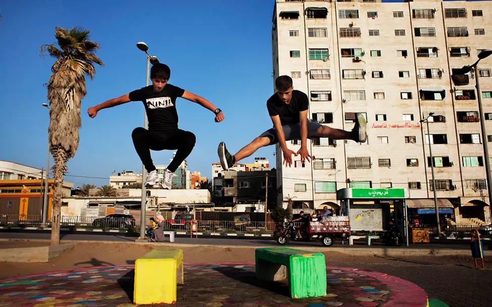 Recht auf Sport: Parkouring ist DER Trend unter Jugendlichen in Gaza.