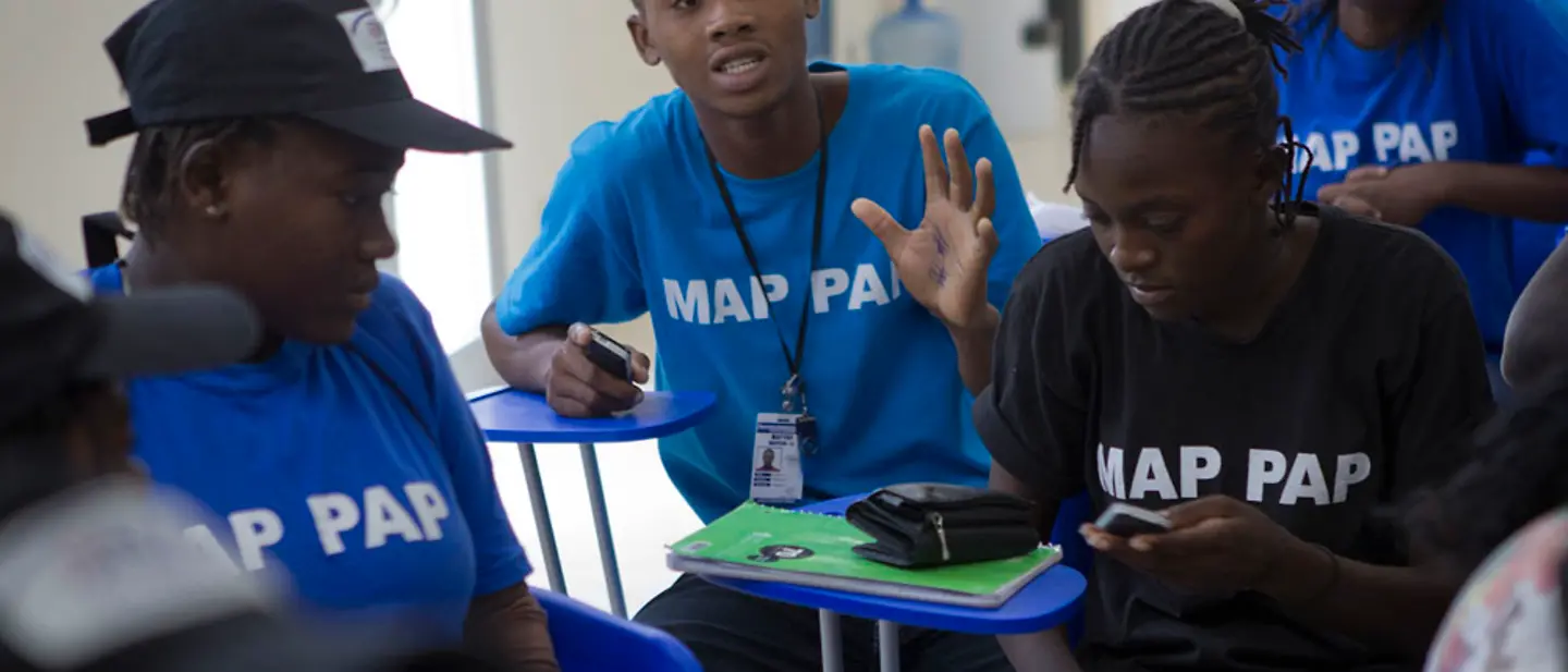 Wilkenson setzt sich in Haiti für die HIV/Aids-Aufklärung ein. | © UNICEF/Dormino Freie Meinungsäußerung: Wilkenson setzt sich in Haiti für die HIV/Aids-Aufklärung ein.