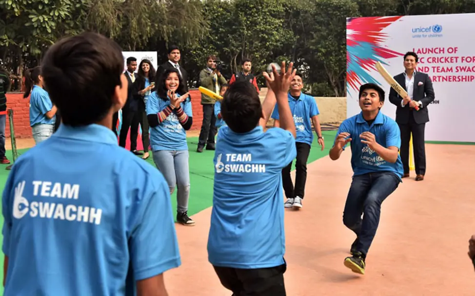 Kricket spielen für bessere Hygiene | © UNICEF/UN011911/Sharma Kricket spielen für bessere Hygiene