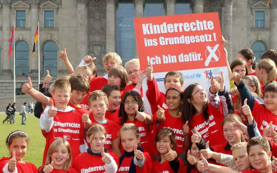 Kinderrechtsarbeit in Deutschland Kinderrechte ins Grundgesetz, Reichstag Berlin