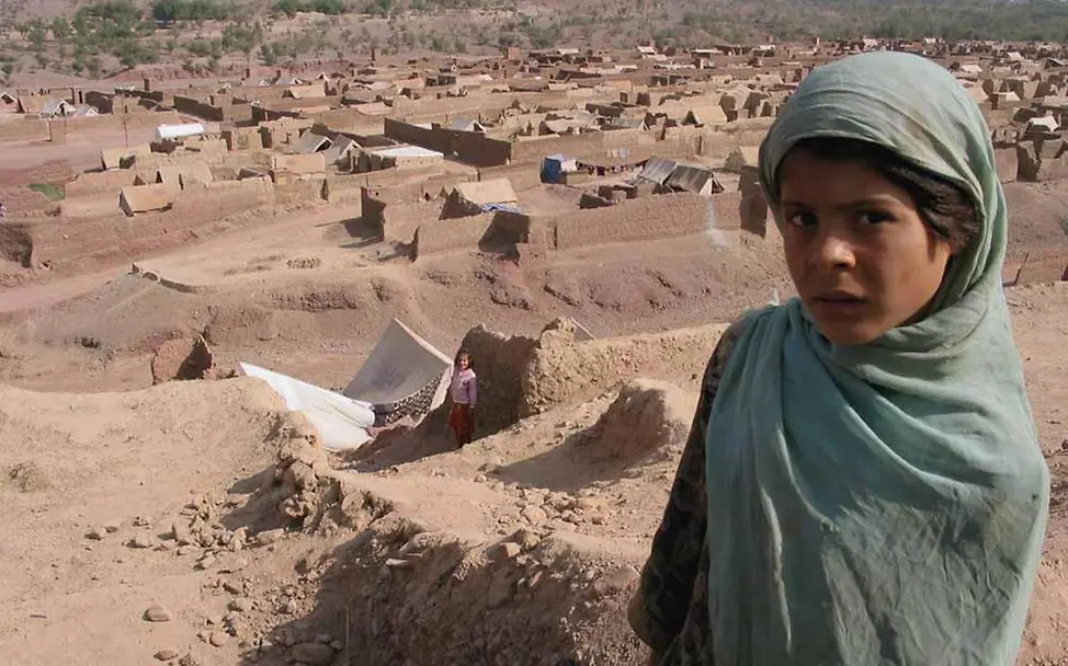 Artikel 22: Flüchtlingskinder Pakistan: Mädchen im Shamshatoo-Flüchtlingslager