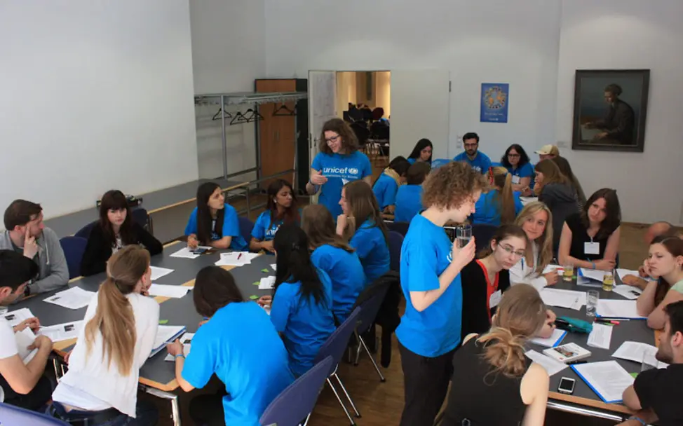 Studenten beim Workshop zur UNICEF-Kampagne.