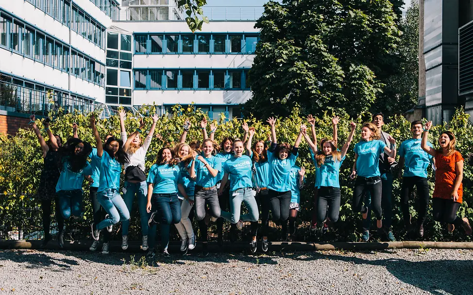 Jugendliche in Aktion | © UNICEF/DT2016-45329/Marcel Wogram Jugendliche springen