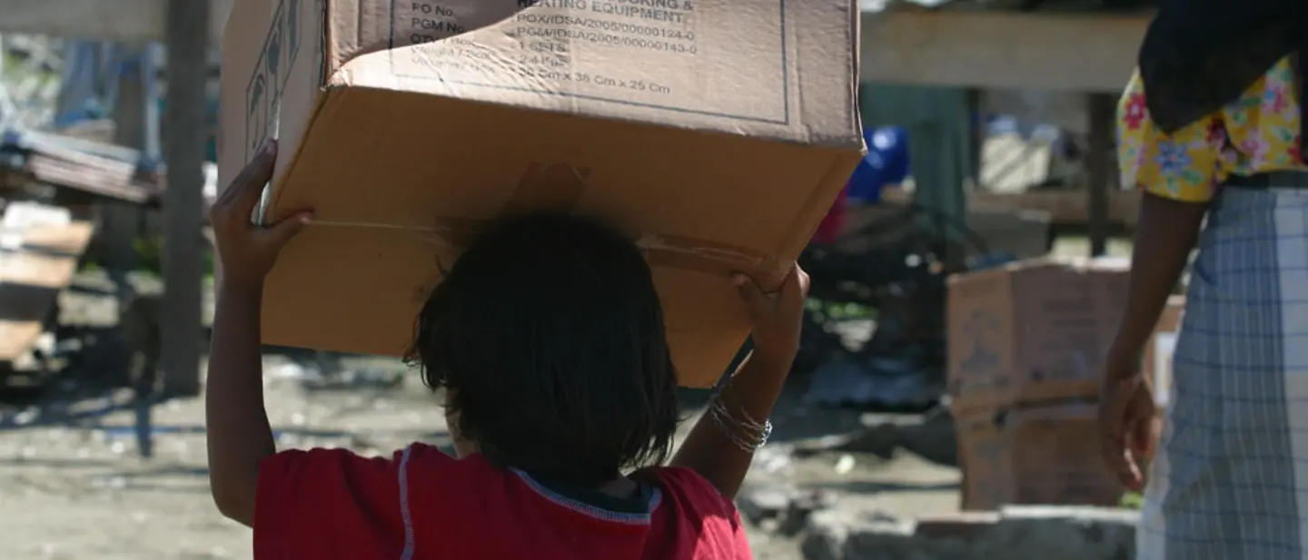 Tsunami: UNICEF versorgt Menschen mit Hilfsgütern | © UNICEF/UNI42155/Estey Tsunami: UNICEF versorgt Menschen mit Hilfsgütern