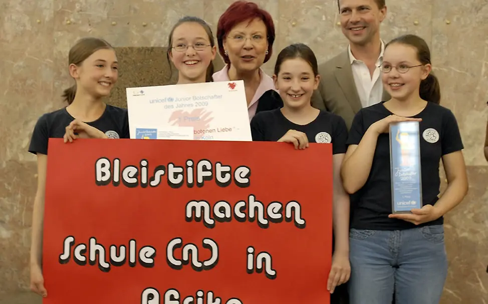 UNICEF-JuniorBotschafter 2009 waren vier Mädchen aus Bayern © UNICEF/DT2014-67383/ UNICEF-JuniorBotschafter 2009