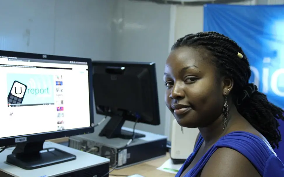 Wir wollen so viele Jugendliche wie möglich mobilisieren“. Florette (20) unterstützt das Ureport-Projekt in Burundi. Burundi Innovation U-report