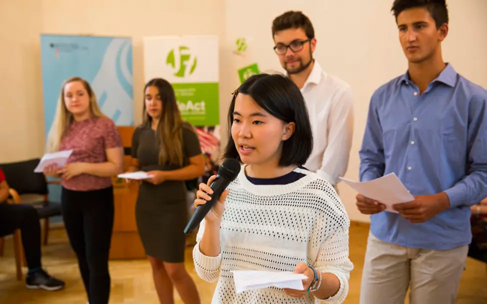 Die Jugendlichen stellen ihre zukünftigen Projekte vor. | © Gero Breloer J7 reloaded: Die Jugendlichen stellen ihre zukünftigen Projekte vor.