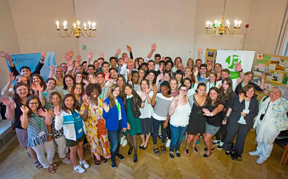 Gemeinsames Gruppenbild mit allen Teilnehmern. | © Gero Breloer J7 reloaded: Gemeinsames Gruppenbild mit allen Teilnehmern.