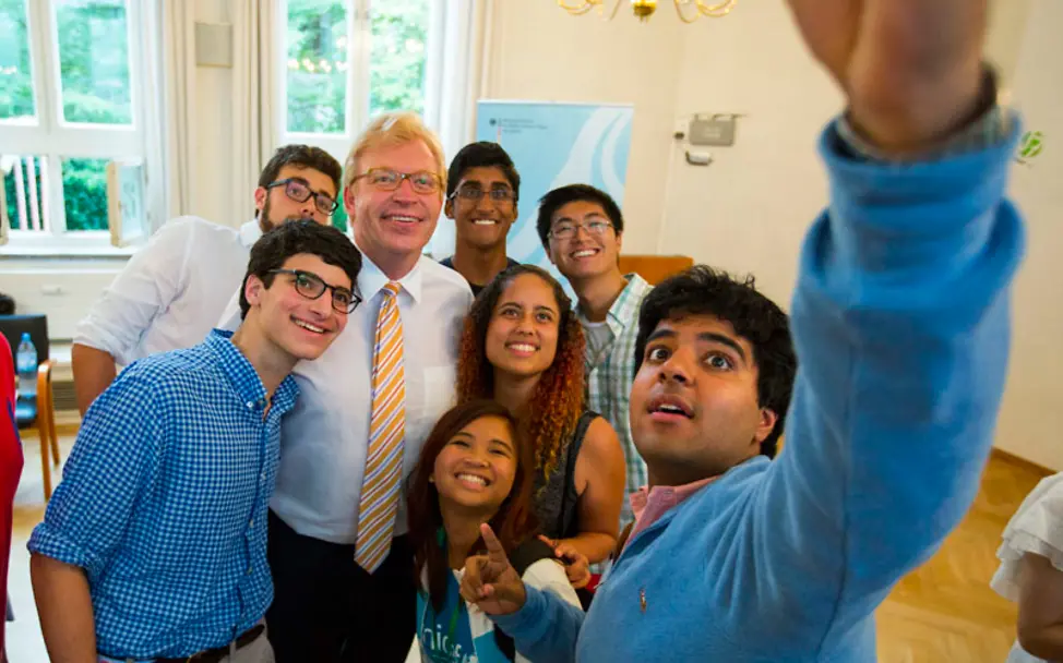 Selfie mit Staatssekretär im Bundesfamilienministerium Dr. Ralf Kleindiek. | © Gero Breloer J7 reloaded: Selfie mit Staatssekretär im Bundesfamilienministerium Dr. Ralf Kleindiek.