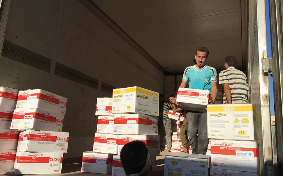 Am Samstag hat UNICEF Nahrungsmittel sowie Gesundheits- und Hygienematerial an 7.000 Menschen in Moadamiyeh ausgeliefert.