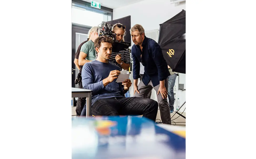 Kamerafrau Claire Jahn, Regisseur Christian Rau und Mats Hummels | © Holger Riegel Kamerafrau Claire Jahn, Regisseur Christian Rau und Mats Hummels