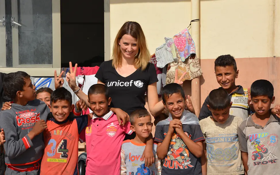 Eva Padberg mit Kindern in Erbil | © UNICEF/Claudia Berger Irakreise: Eva Padberg mit Kindern in Erbil
