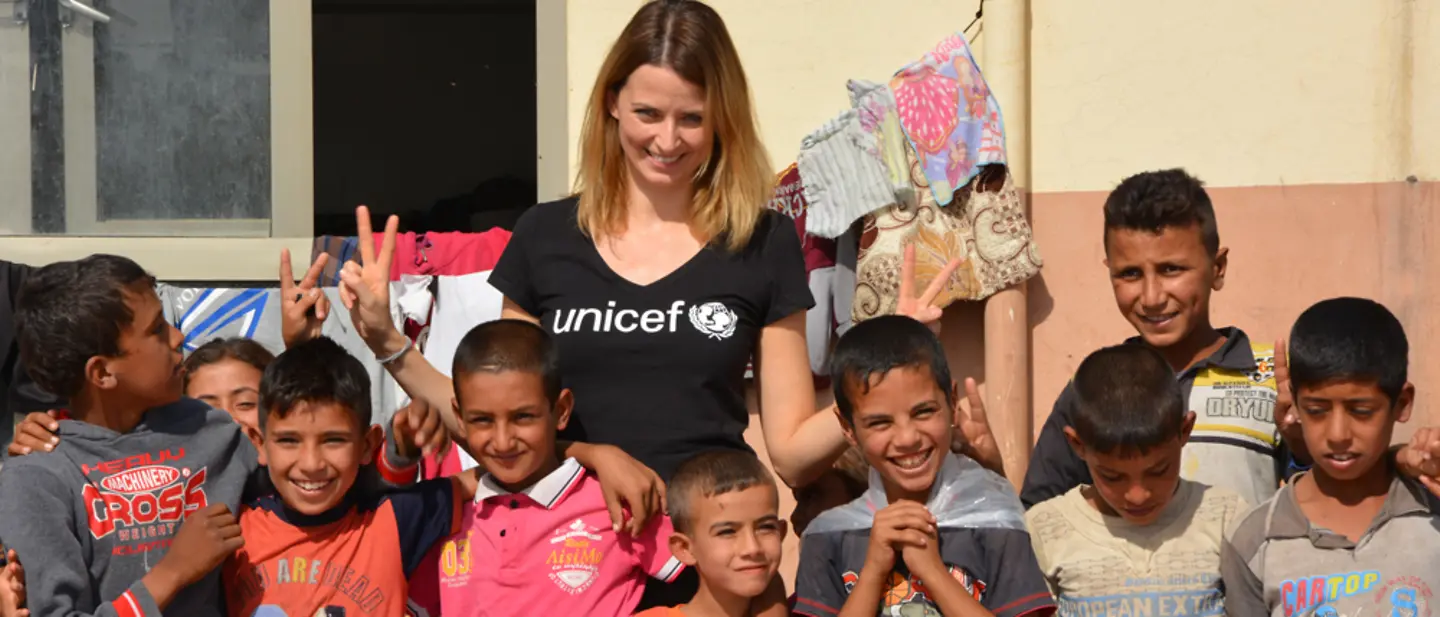 Eva Padberg mit Kindern in Erbil | © UNICEF/Claudia Berger Irakreise: Eva Padberg mit Kindern in Erbil