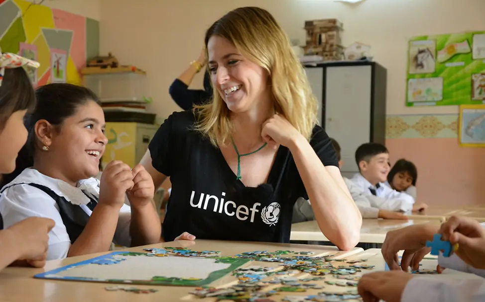 Irakreise: Eva Padberg hilft beim Puzzle