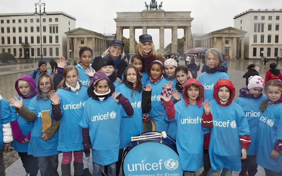 Mädchenrechte stärken: Sabine Christiansen und Eva Padberg am Weltmädchentag. | Foto: Daniel Flaschar