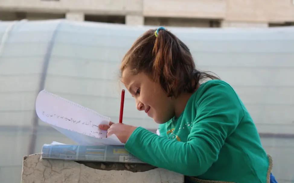 Alaa schreibt aus Tartus einen Brief nach Deutschland | ©UNICEF/Khudr Al-Issa Syrien: Alaa schreibt einen Brief an die Kinder in Deutschland