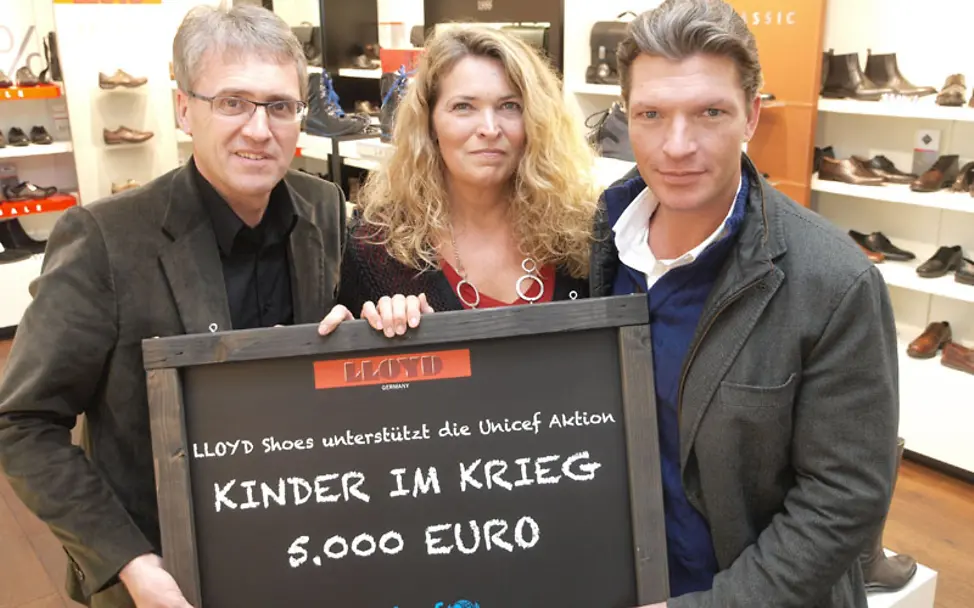 hardy Krüger Jr. bei einer Spendenübergabe von LLoyd
