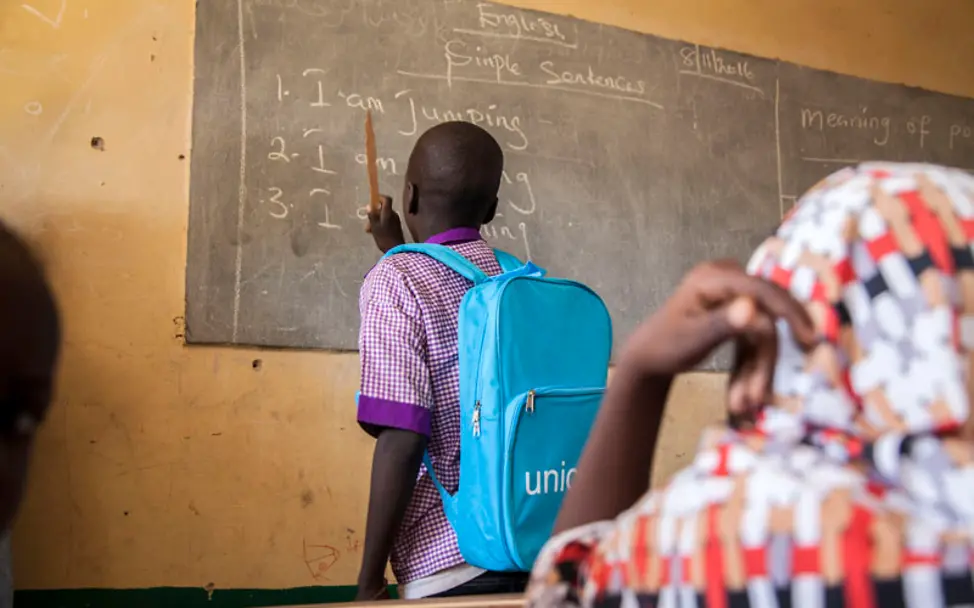 Der 13-jährige Modu an der Tafel | © UNICEF/Vittozzi Nigeria: Modu beim Lernen an der Tafel