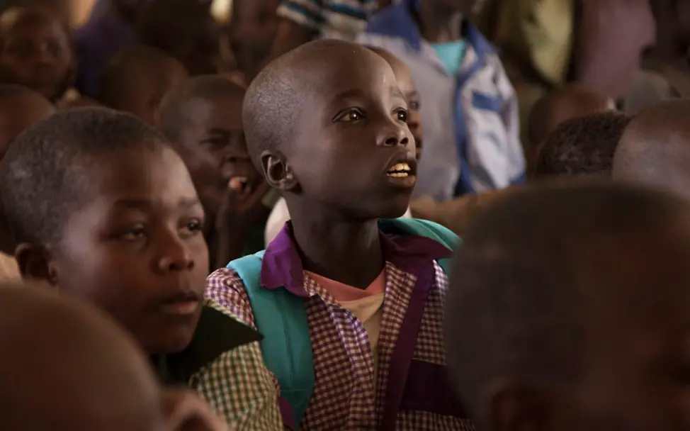 Modu mit Freunden in der Schule | © UNICEF/Vittozzi Nigeria: Modu in der Schule