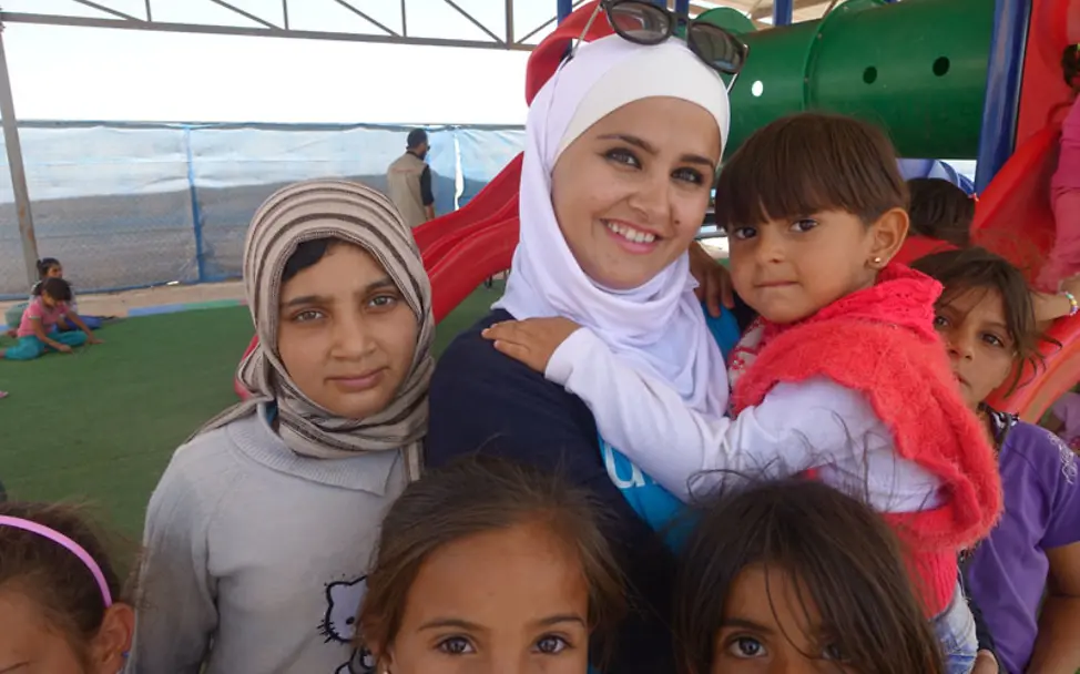 UNICEF-HEROES: Kinderschutzexpertin Seema im Flüchtlingscamp