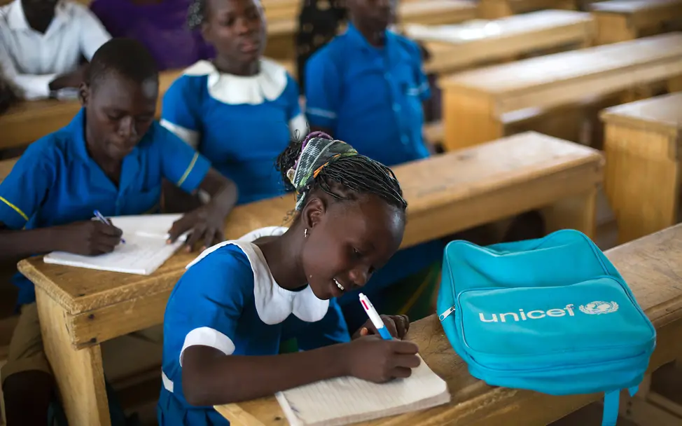 Die elfjährige Talatu in einer UNICEF-Schule in Kamerun. | © UNICEF/Prinsloo Die elfjährige Talatu in einer UNICEF-Schule in Kamerun.