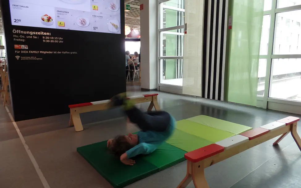 Schwungvoller Purzelbaum | © UNICEF Schwungvoller Purzelbaum | © UNICEF