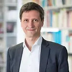 Dr. Sebastian Sedlmayr Dr. Sebastian Sedlmayr (UNICEF/DT2016-45012/Chiolo)