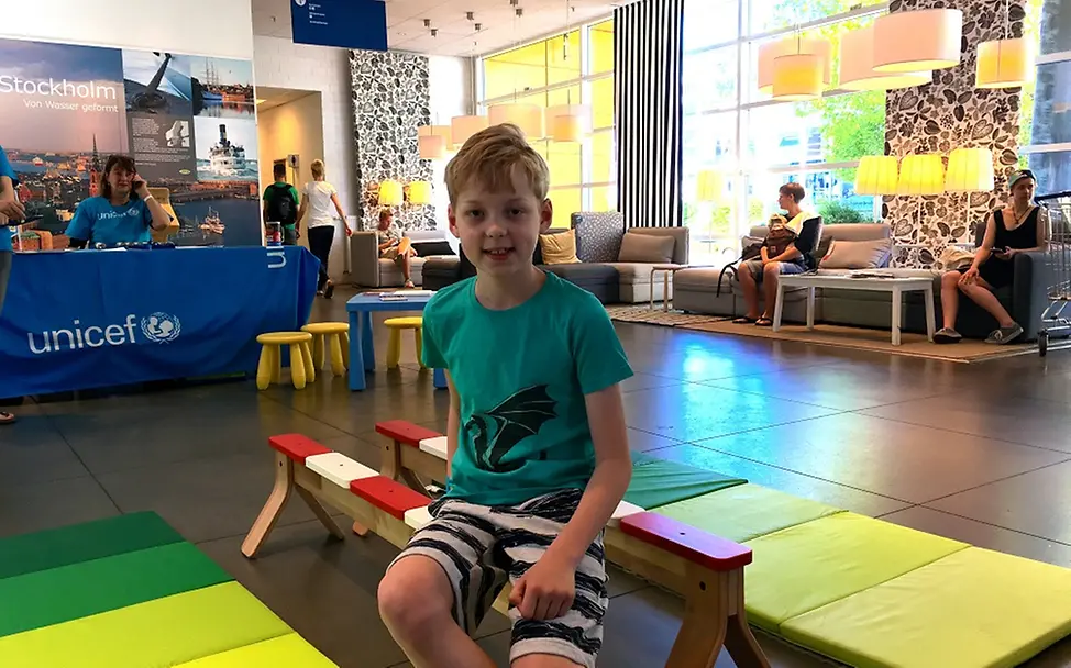 Jannis nach seinem erfolgreichen Purzelbaum © UNICEF Berlin 