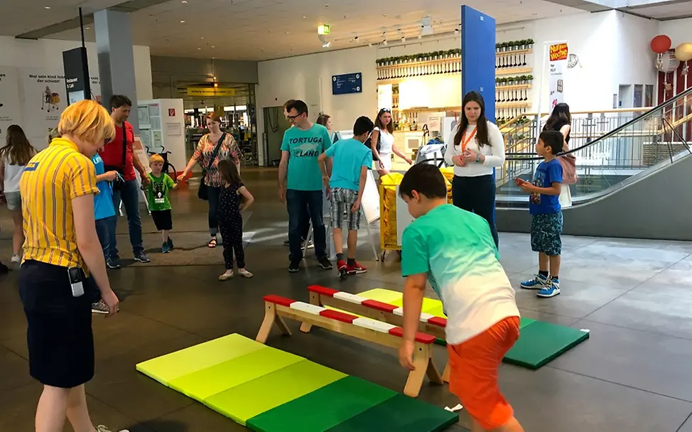 Purzeln für den guten Zweck © UNICEF Berlin