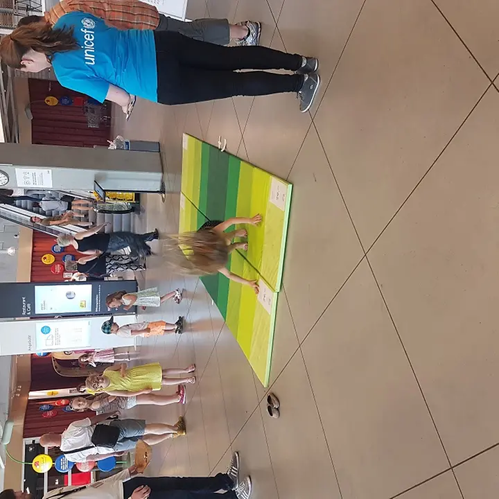 Der Welttag des Purzelbaums - Anlass für Freude, Spielen und Spendensammeln © UNICEF Berlin