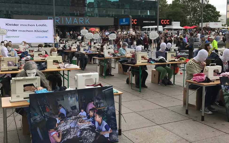 Aktion gegen ausbeuterische Kinderarbeit und für verantwortungsvollen Konsum am 26.6.2017©UNICEF Berlin Neuer Inhalt (1)