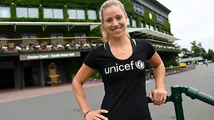 Angelique Kerber vor dem Center Court in Wimbeldon Angelique Kerber: Die UNICEF-Patin vor dem Center Court