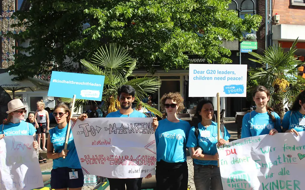 Zum G20: Junge Erwachsene fordern "Kindheit braucht Frieden"!
