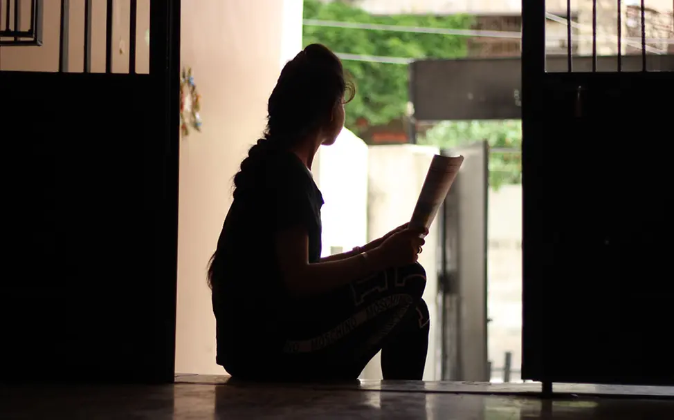 Salma* freut sich über ihre bestandene Prüfung. | © UNICEF/Al-Issa Syrien - Bildung trotz Krieg: Salma freut sich über ihre bestandene Prüfung.