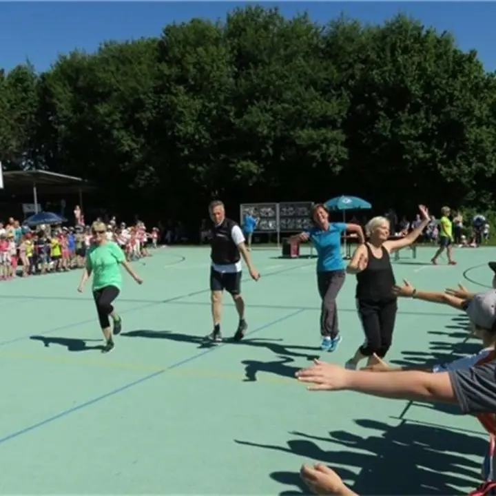 Schülerlauf an der Holnsteinerschule und Göttinger Schule Schlülerlauf in Bruckmuehl