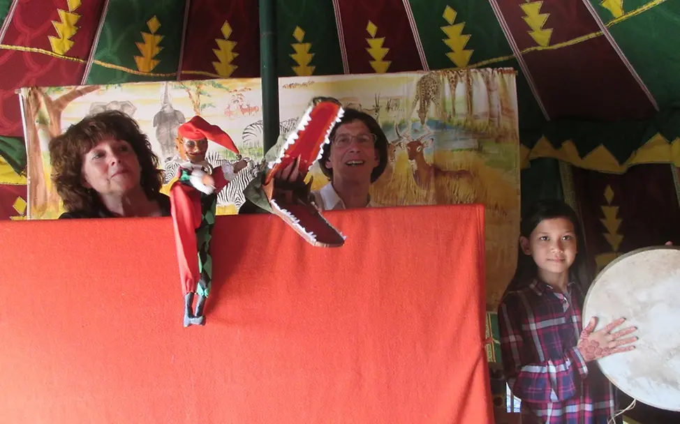 Beim Kasperltheater © UNICEF-Arbeitsgruppe Landshut Beim Kasperltheater © UNICEF-Arbeitsgruppe Landshut