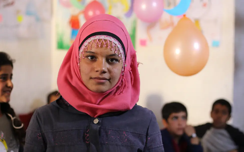 Fatima und ihre Familie haben alles verloren | © UNICEF Syria/Al-Issa Syrien: Fatima wohnt nun in der Notunterkunft Jibreen außerhalb von Aleppo