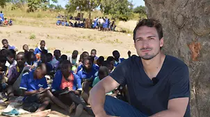 Mats Hummels besucht Malawi. | © UNICEF/Claudia Berger Mats Hummels besucht Malawi.
