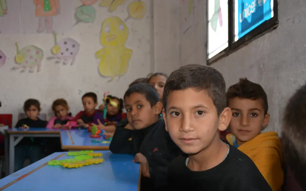 Muhamed geht in eine Schule, die von UNICEF unterstützt wird | © UNICEF/Ninja Charbonneau Syrien: Schüler in einer von UNICEF unterstützen Schule