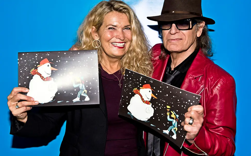UNICEF-Kollegin Claudia Berger hat Udo Lindenberg getroffen. | © Tine Acke Udo Lindenberg Grußkarte: Treffen mit UNICEF-Kollegin Claudia Berger