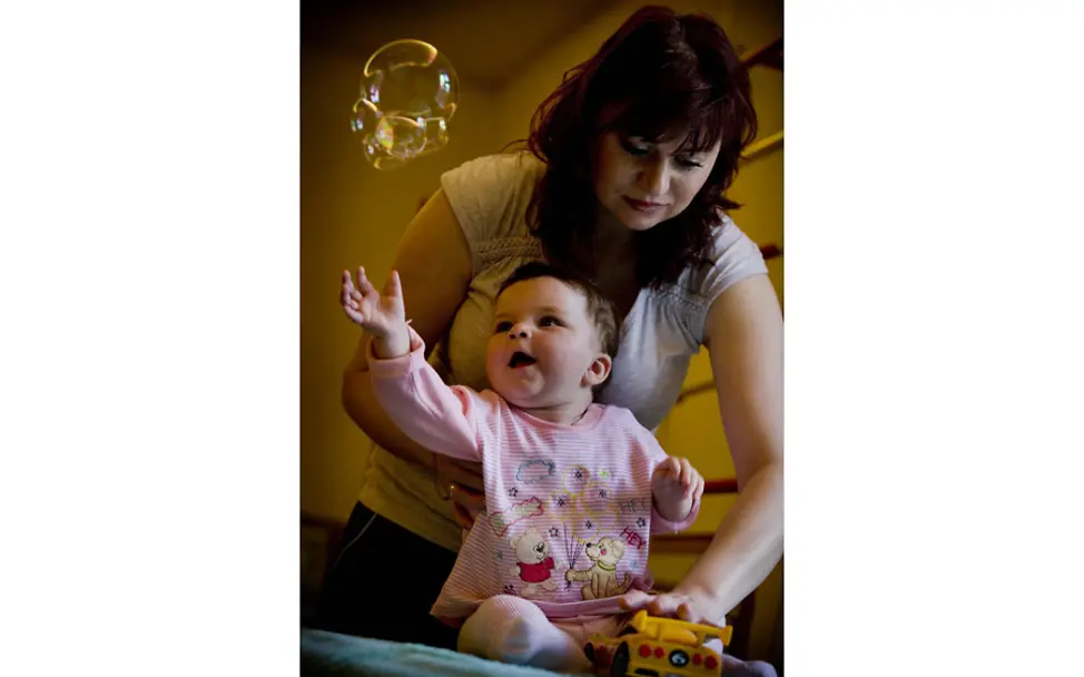 Moldavien: Julia kümmert sich um ihre einjährige Tochter Dania