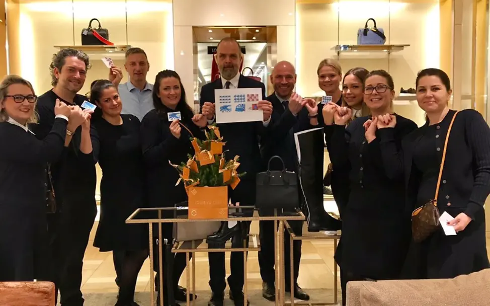 Die Mitarbeiterinnen und Mitarbeiter von Louis Vuitton im KaDeWe © Louis Vuitton KaDeWe Neuer Inhalt