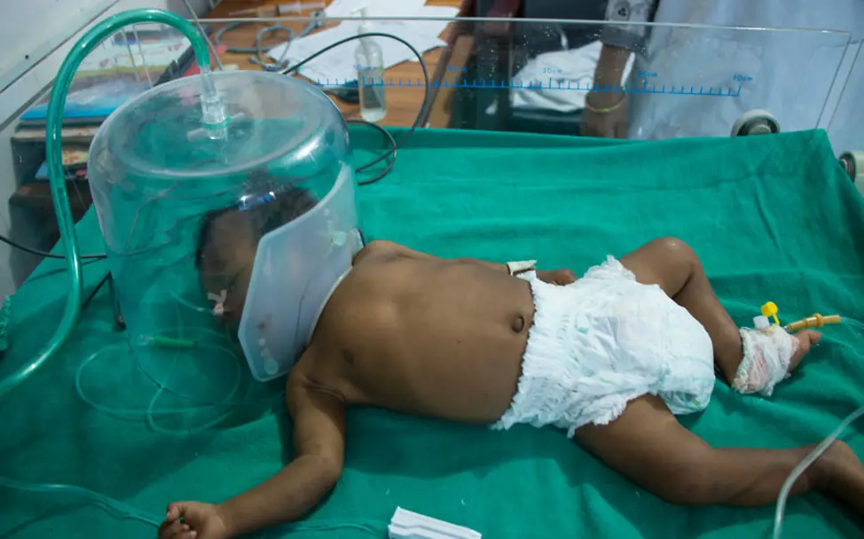 Nepal Projektreise: Die zwei Monate alte Subista auf der Neugeborenenstation