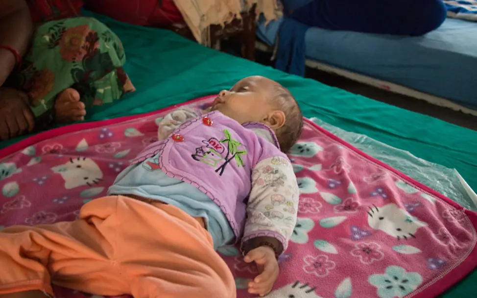 Nepal Projektreise: Der kleine Ayush auf der Ernährungsstation