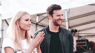 Glasperlenspiel auf dem Schlossplatz in Stuttgart | © Markus Haner Glasperlenspiel stehen auf dem Schlossplatz in Stuttgart