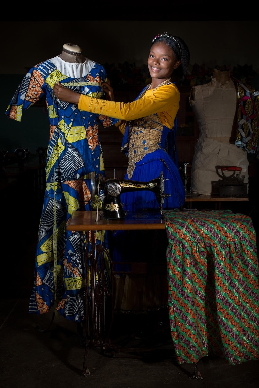 Odette liebt Mode und will Designerin werden | © UNICEF/Dubourthoumieu Dem. Rep. Kongo: Odette träumt davon Designerin zu werden