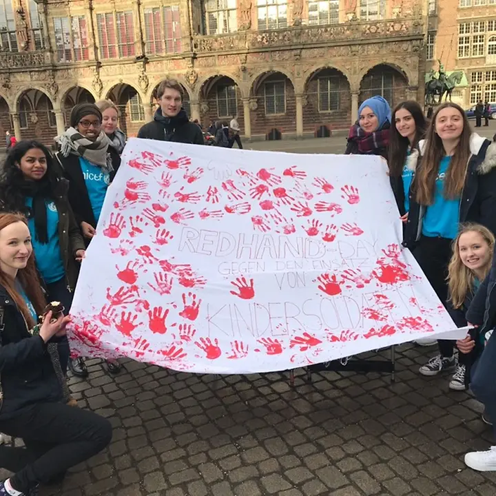 Red Hand Day 2018 © UNICEF HSG Bremen Red Hand Day 2018 © UNICEF HSG Bremen